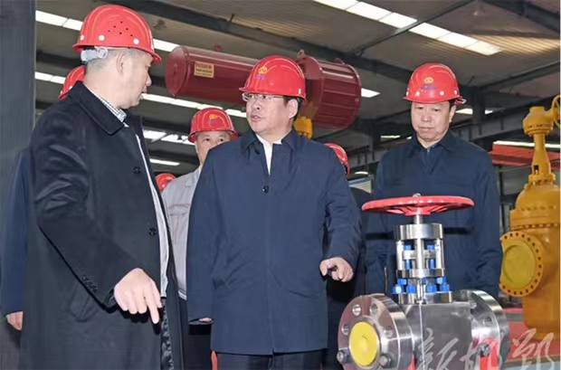 Li Jinyu, secretary of the Handan Municipal Party Committee, and his party visited the Handan Produc